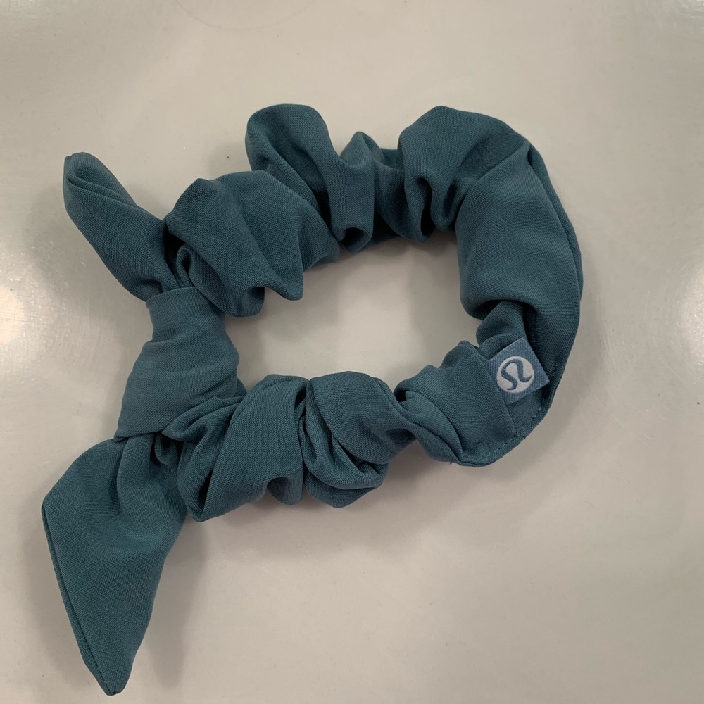 Lululemon hair scrunchie